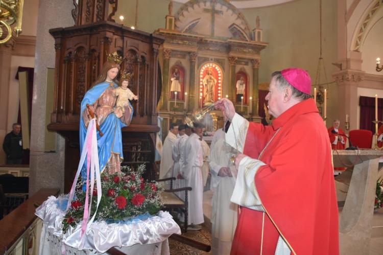 Colonia Vignaud: Multitudinaria participación en la peregrinación al santuario de María Auxiliadora Colonia Vignaud: Multitudinaria participación en la peregrinación al santuario de María Auxiliadora