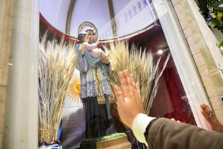 Comienza la novena en honor de San Cayetano en el santuario de Liniers Comienza la novena en honor de San Cayetano en el santuario de Liniers
