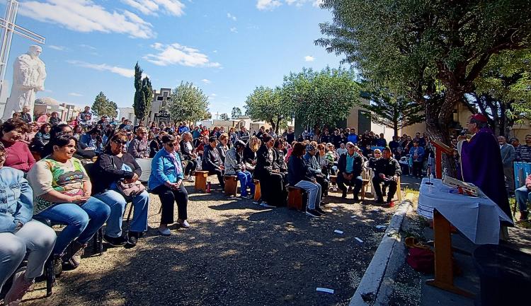 Comodoro Rivadavia: misa por los fieles difuntos en el Cementerio Oeste Comodoro Rivadavia: misa por los fieles difuntos en el Cementerio Oeste