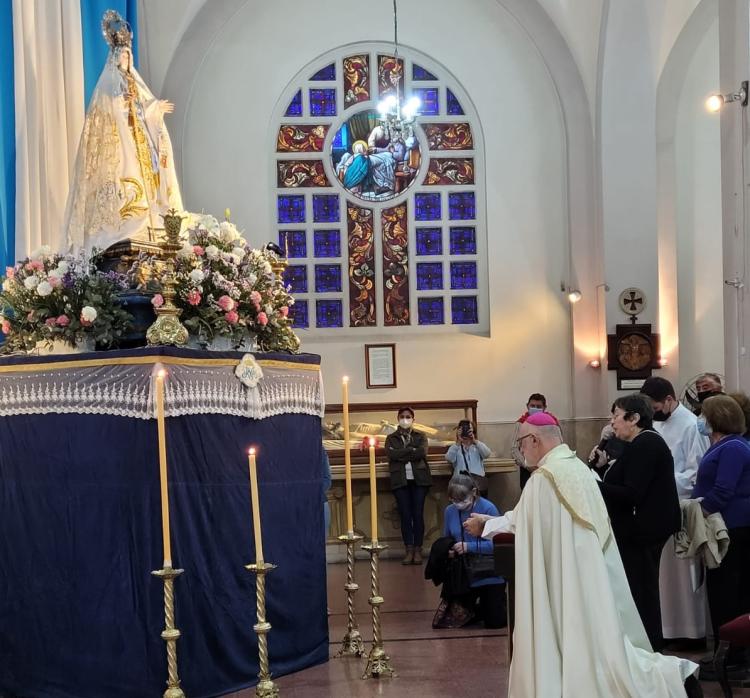 Con la bajada de la imagen histórica, comenzó en Tucumán el Mes de la Virgen Con la bajada de la imagen histórica, comenzó en Tucumán el Mes de la Virgen