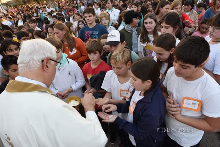 Concordia: misión, adoración y misa de niños para celebrar Corpus Christi Concordia: misión, adoración y misa de niños para celebrar Corpus Christi