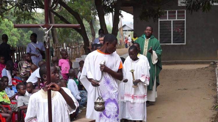 Crece el número de católicos en cuatro continentes, bajan los sacerdotes Crece el número de católicos en cuatro continentes, bajan los sacerdotes