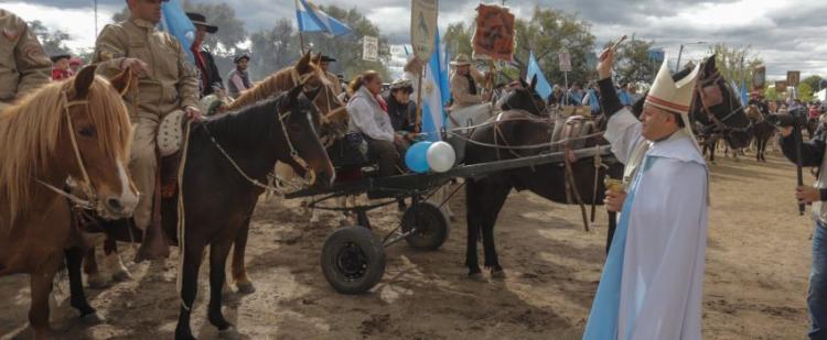 Cruz del Eje: Cientos de gauchos del Noroeste participaron del jubileo Cruz del Eje: Cientos de gauchos del Noroeste participaron del jubileo