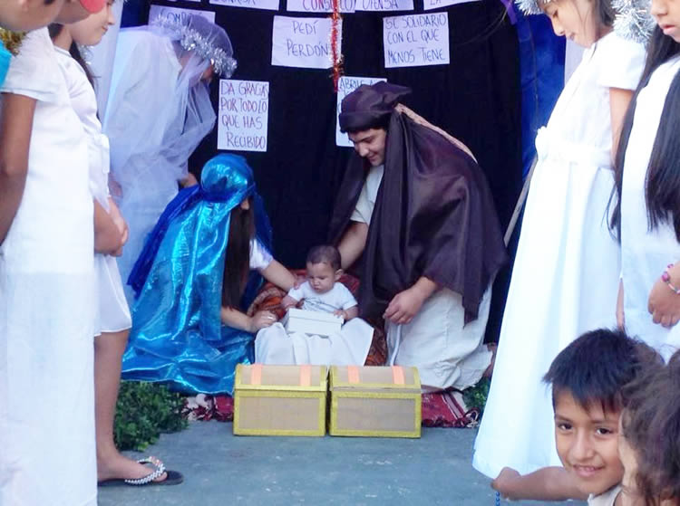 Curas villeros repudian una representación del pesebre ofensiva para la fe popular Curas villeros repudian una representación del pesebre ofensiva para la fe popular