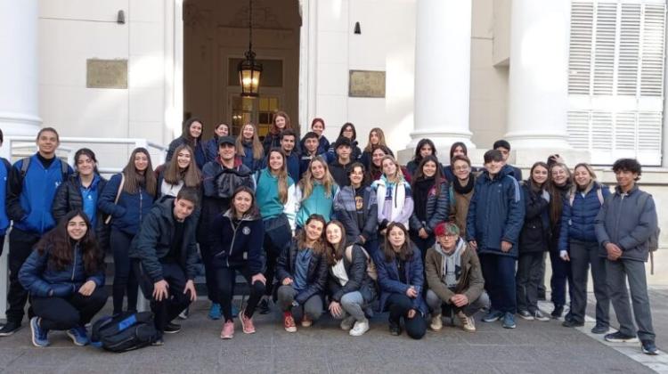 Delegados estudiantiles realizaron una visita a la Legislatura de Mendoza Delegados estudiantiles realizaron una visita a la Legislatura de Mendoza