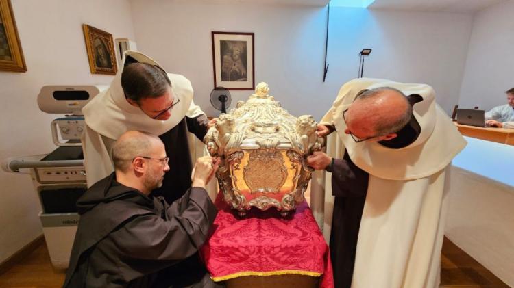 Luego de más de cuatro siglos, el cuerpo de Santa Teresa de Jesús sigue incorrupto Luego de más de cuatro siglos, el cuerpo de Santa Teresa de Jesús sigue incorrupto