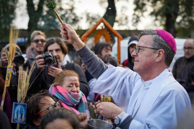 San Cayetano: Mons. García Cuerva saludó a los fieles en el santuario de Liniers