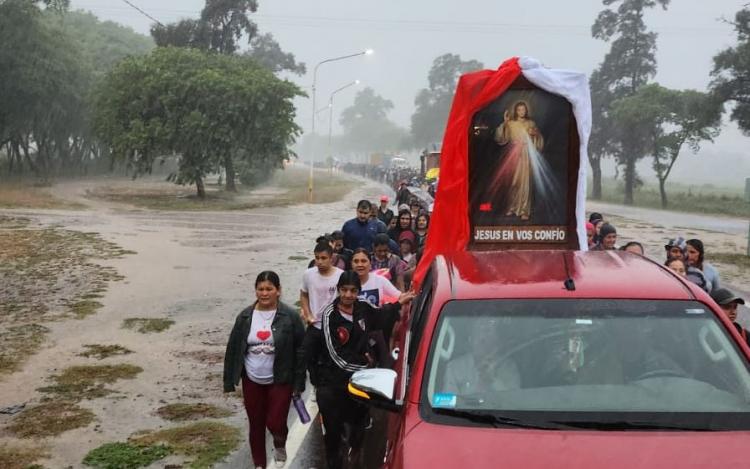 Divina Misericordia: la lluvia no apagó la fe en la peregrinación a Tres Isletas Divina Misericordia: la lluvia no apagó la fe en la peregrinación a Tres Isletas