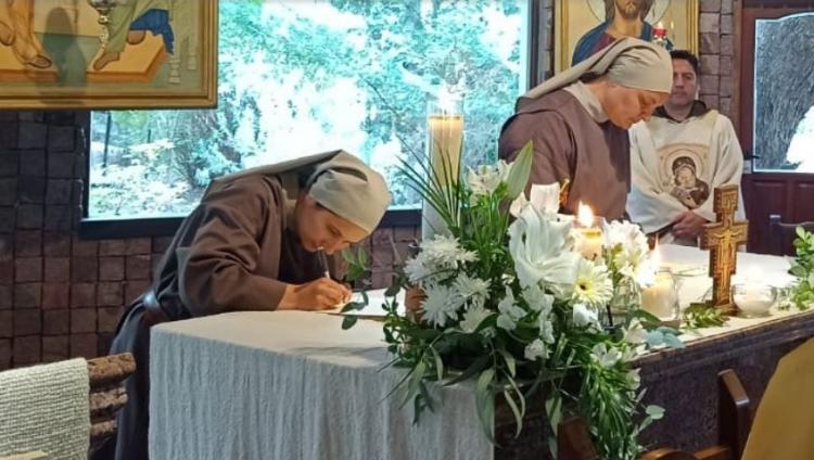 Profesión perpetua de dos hermanas en el Monasterio Abba Padre Profesión perpetua de dos hermanas en el Monasterio Abba Padre