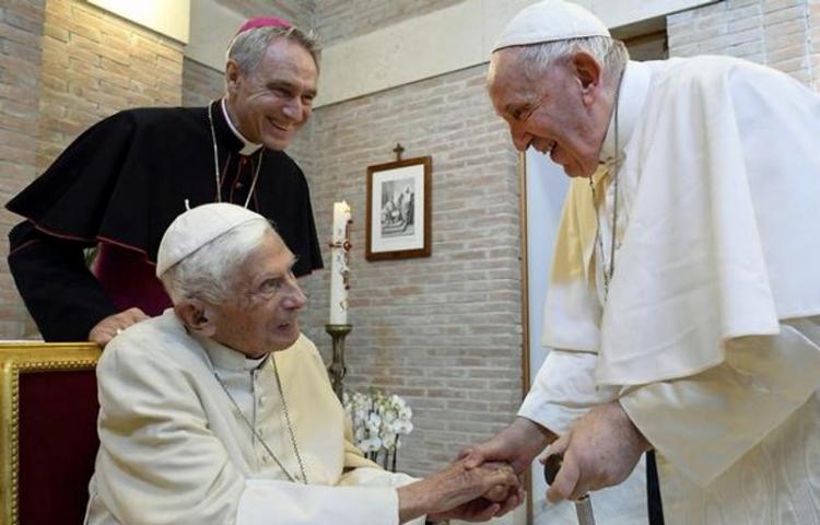 Gänswein deja de ser Prefecto de la Casa Pontificia y vuelve a Friburgo Gänswein deja de ser Prefecto de la Casa Pontificia y vuelve a Friburgo