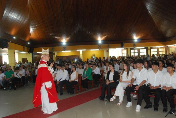 El arzobispo Vicente Bokalic confirmó a más de 200 jóvenes de La Banda El arzobispo Vicente Bokalic confirmó a más de 200 jóvenes de La Banda