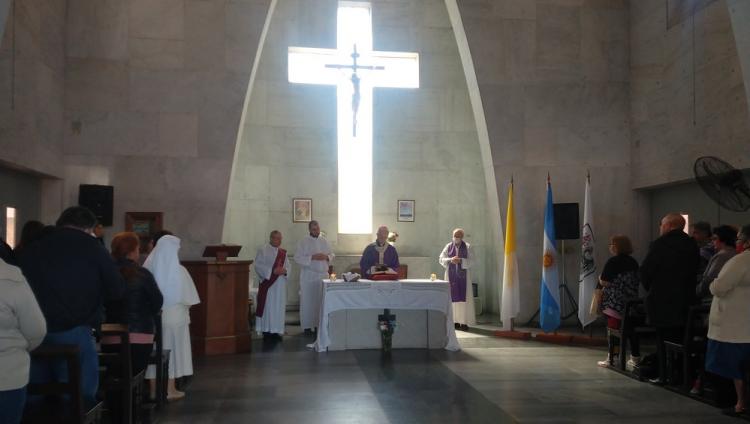 El Card. Poli presidió la misa por los 80 años de la capilla del cementerio de la Chacarita El Card. Poli presidió la misa por los 80 años de la capilla del cementerio de la Chacarita