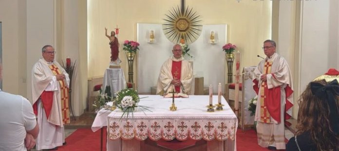 El cardenal Rossi concelebró una misa en Roma en memoria del Papa Francisco