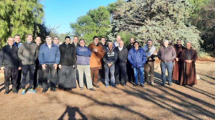 El clero de Santa Rosa tuvo su retiro anual El clero de Santa Rosa tuvo su retiro anual