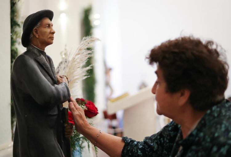 "Al Cura Gaucho la gente lo quiere cada día más" "Al Cura Gaucho la gente lo quiere cada día más"