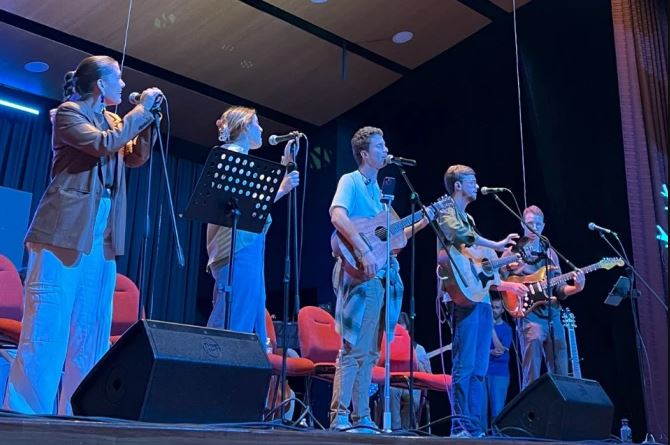 El grupo colombiano Fruto del Madero inicia una gira en la Argentina