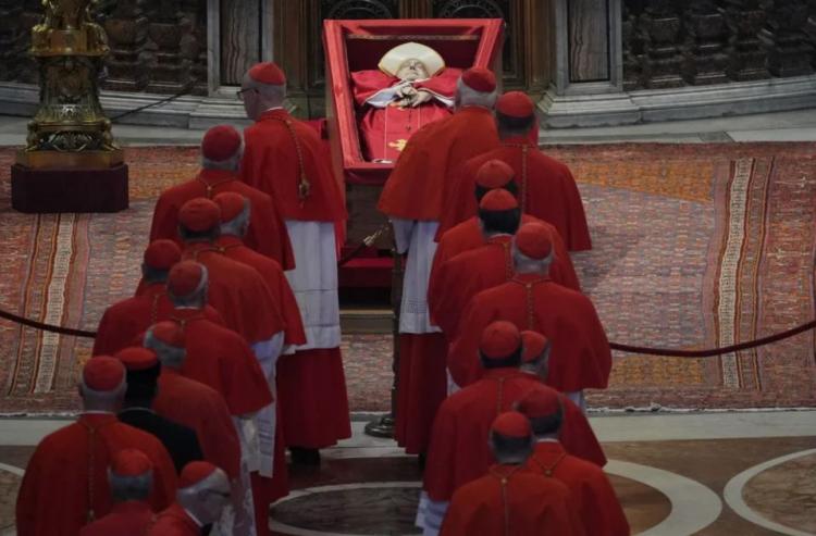El homenaje póstumo de los cardenales al Papa El homenaje póstumo de los cardenales al Papa