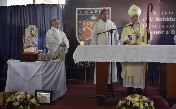 La comunidad educativa celebró el centenario del Instituto Sáenz La comunidad educativa celebró el centenario del Instituto Sáenz