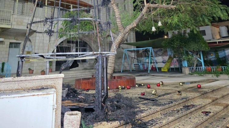 El nuncio apostólico en Israel condenó la quema del árbol de Navidad en Jenin