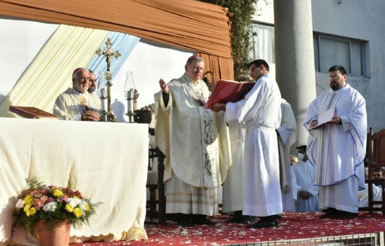 El nuncio presidió la fiesta patronal de la Virgen del Carmen en Formosa El nuncio presidió la fiesta patronal de la Virgen del Carmen en Formosa