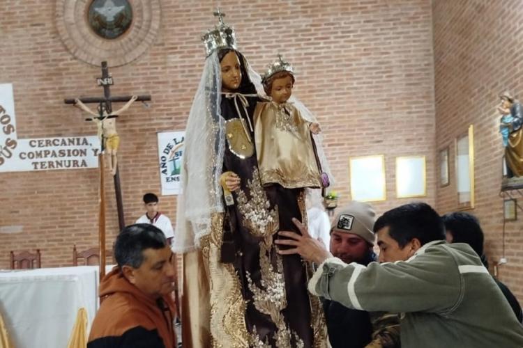 Mons. Corral le pidió a la Virgen de Carmen poder caminar hacia el amor fraterno Mons. Corral le pidió a la Virgen de Carmen poder caminar hacia el amor fraterno