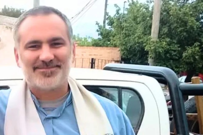 El obispo electo de Chascomús da su primera bendición a la comunidad diocesana El obispo electo de Chascomús da su primera bendición a la comunidad diocesana