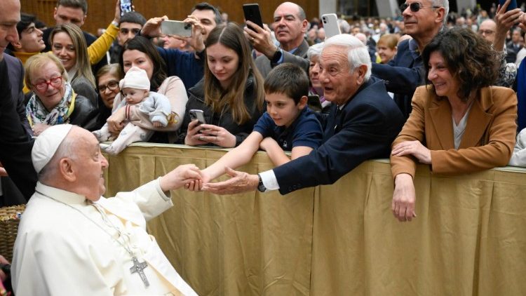 El Papa, a ancianos y nietos: 'El amor entre generaciones transforma la sociedad' El Papa, a ancianos y nietos: 'El amor entre generaciones transforma la sociedad'