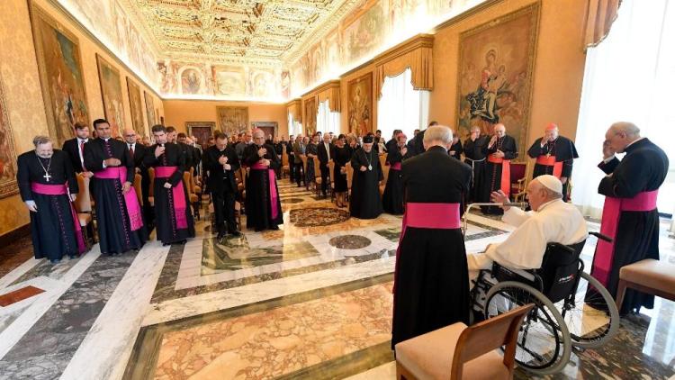 El Papa a la Roaco: "Que la paz encuentre un lugar en la selva de los conflictos" El Papa a la Roaco: "Que la paz encuentre un lugar en la selva de los conflictos"