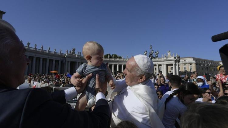 El Papa a las familias: "La Iglesia está con ustedes y en ustedes" El Papa a las familias: "La Iglesia está con ustedes y en ustedes"