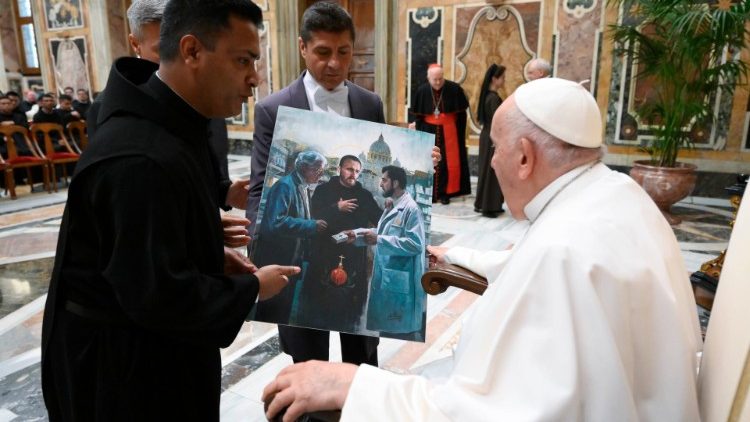 El Papa, a los farmacéuticos: su trabajo es 'una caricia de Dios' hacia quienes sufren El Papa, a los farmacéuticos: su trabajo es 'una caricia de Dios' hacia quienes sufren