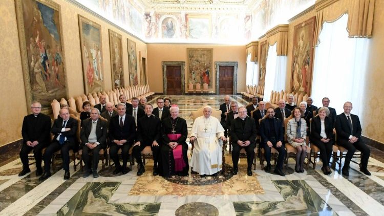El Papa, a los historiadores: 'Construir juntos la civilización del encuentro' El Papa, a los historiadores: 'Construir juntos la civilización del encuentro'