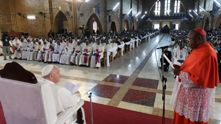 El Papa al clero congolés: "Sean ríos de paz en las áridas estepas de la violencia" El Papa al clero congolés: "Sean ríos de paz en las áridas estepas de la violencia"