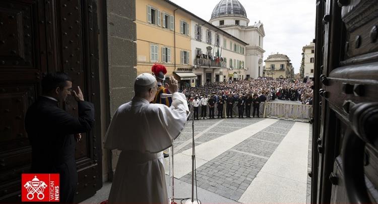 El Papa alentó a caminar con esperanza siguiendo el ejemplo de María