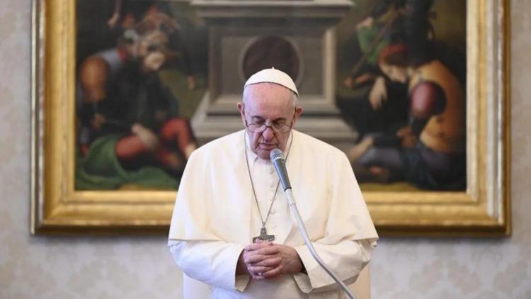 El Papa condena el atentado en una iglesia de Burkina Faso y pide la paz El Papa condena el atentado en una iglesia de Burkina Faso y pide la paz