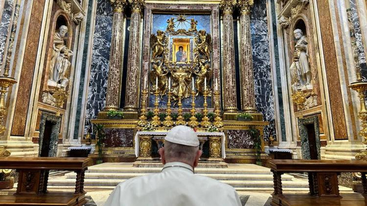El Papa confía a la Virgen María su viaje a Lisboa y a los jóvenes de la JMJ El Papa confía a la Virgen María su viaje a Lisboa y a los jóvenes de la JMJ