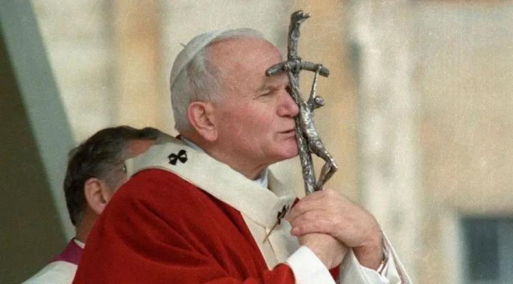 El Papa defendió a san Juan Pablo II, 'objeto de suposiciones ofensivas e infundadas' El Papa defendió a san Juan Pablo II, 'objeto de suposiciones ofensivas e infundadas'