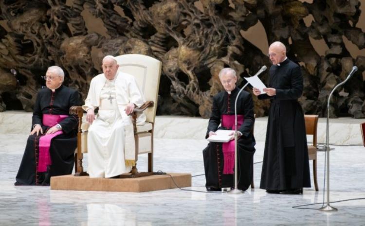 Francisco: Dios entra en la historia para iluminarla y recrearla Francisco: Dios entra en la historia para iluminarla y recrearla