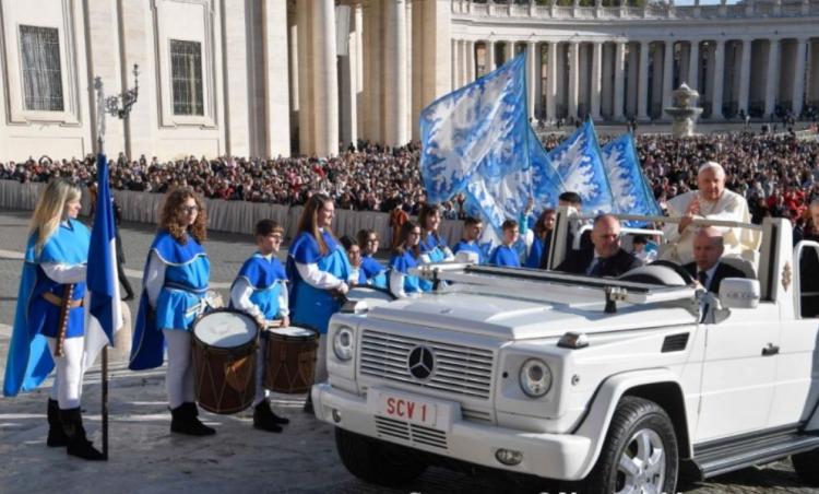 El Papa: 'El Señor nos llama a compartir las alegrías y los dolores del mundo' El Papa: 'El Señor nos llama a compartir las alegrías y los dolores del mundo'