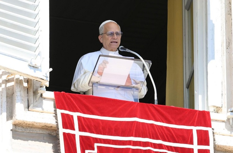 El Papa en el Ángelus: 'Lo que tenemos es un don de Dios'