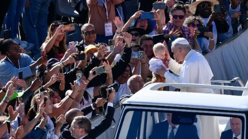 El Papa, a los catequistas: 'La fe de la gente sencilla guía a la Iglesia'