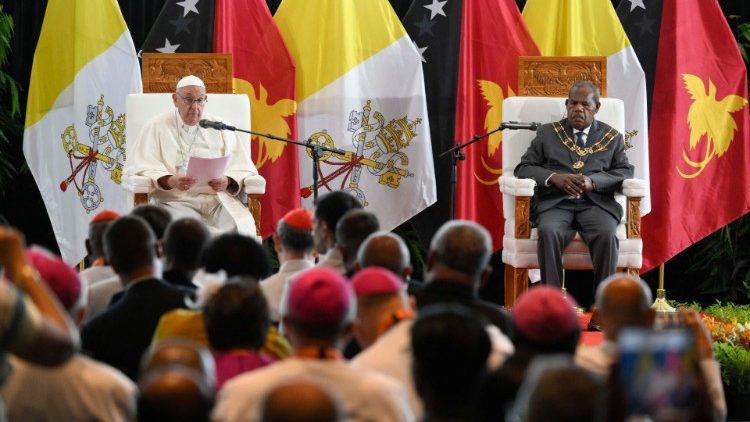 El Papa en Papúa Nueva Guinea: un pueblo que reza tiene futuro El Papa en Papúa Nueva Guinea: un pueblo que reza tiene futuro
