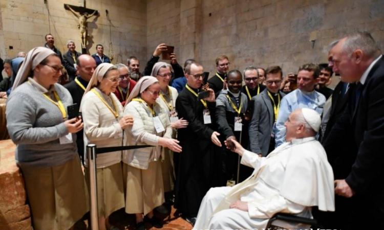 Francisco animó a los sacerdotes a 'correr riesgos' Francisco animó a los sacerdotes a 'correr riesgos'
