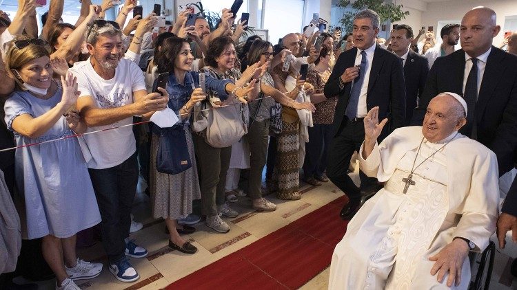 'El Papa está más fuerte que antes', aseguró el cirujano que lo operó 'El Papa está más fuerte que antes', aseguró el cirujano que lo operó