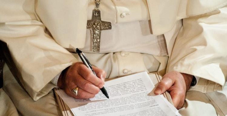 El Papa establece que el IOR gestione el patrimonio inmobiliario de la Santa Sede El Papa establece que el IOR gestione el patrimonio inmobiliario de la Santa Sede