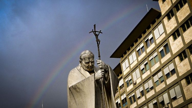 El Papa Francisco presenta una evolución positiva tras el diagnóstico de neumonía El Papa Francisco presenta una evolución positiva tras el diagnóstico de neumonía