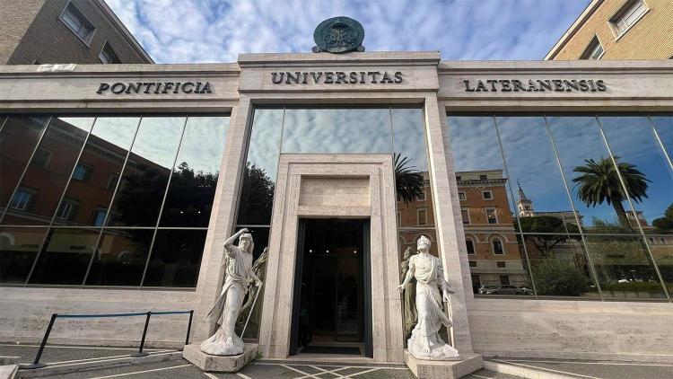 El Papa invita a los obispos a apoyar la Universidad Lateranense El Papa invita a los obispos a apoyar la Universidad Lateranense