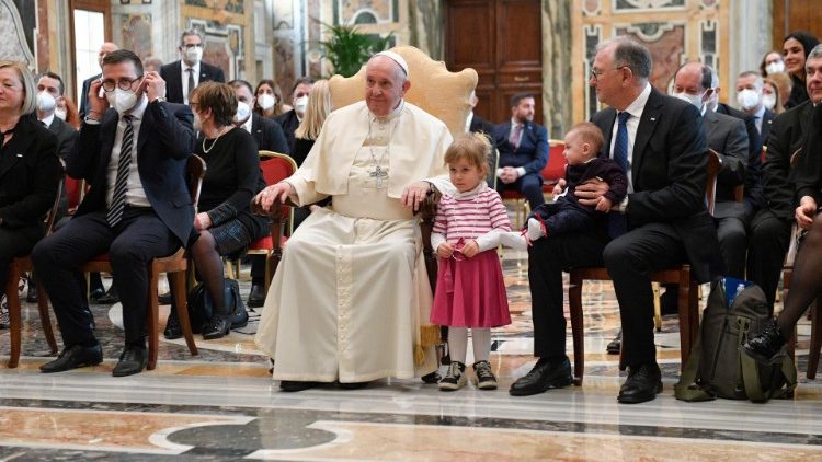 El Papa: la pandemia no es excusa para descuidar la justicia en el trabajo El Papa: la pandemia no es excusa para descuidar la justicia en el trabajo