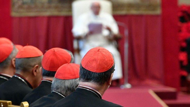 El Papa les pide ayuda a los cardenales para reducir el déficit del Vaticano El Papa les pide ayuda a los cardenales para reducir el déficit del Vaticano