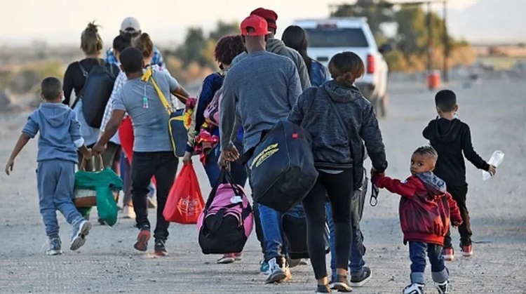 El Papa llama a los migrantes 'testigos de esperanza' en un mundo devastado El Papa llama a los migrantes 'testigos de esperanza' en un mundo devastado