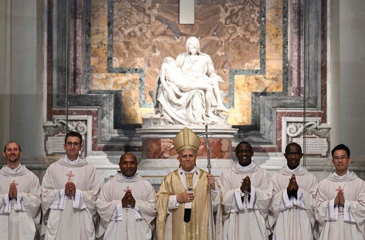 El Papa llama a los sacerdotes a ser constructores de unidad y paz El Papa llama a los sacerdotes a ser constructores de unidad y paz
